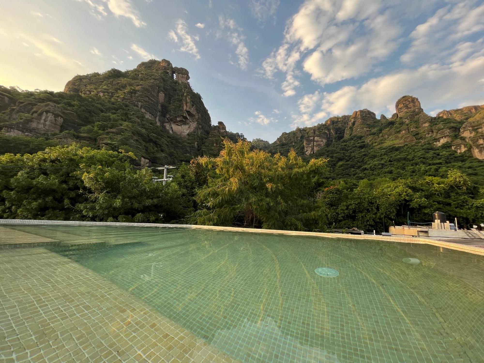 Hotel Hacienda Ventana Del Cielo Tepoztlan Bagian luar foto